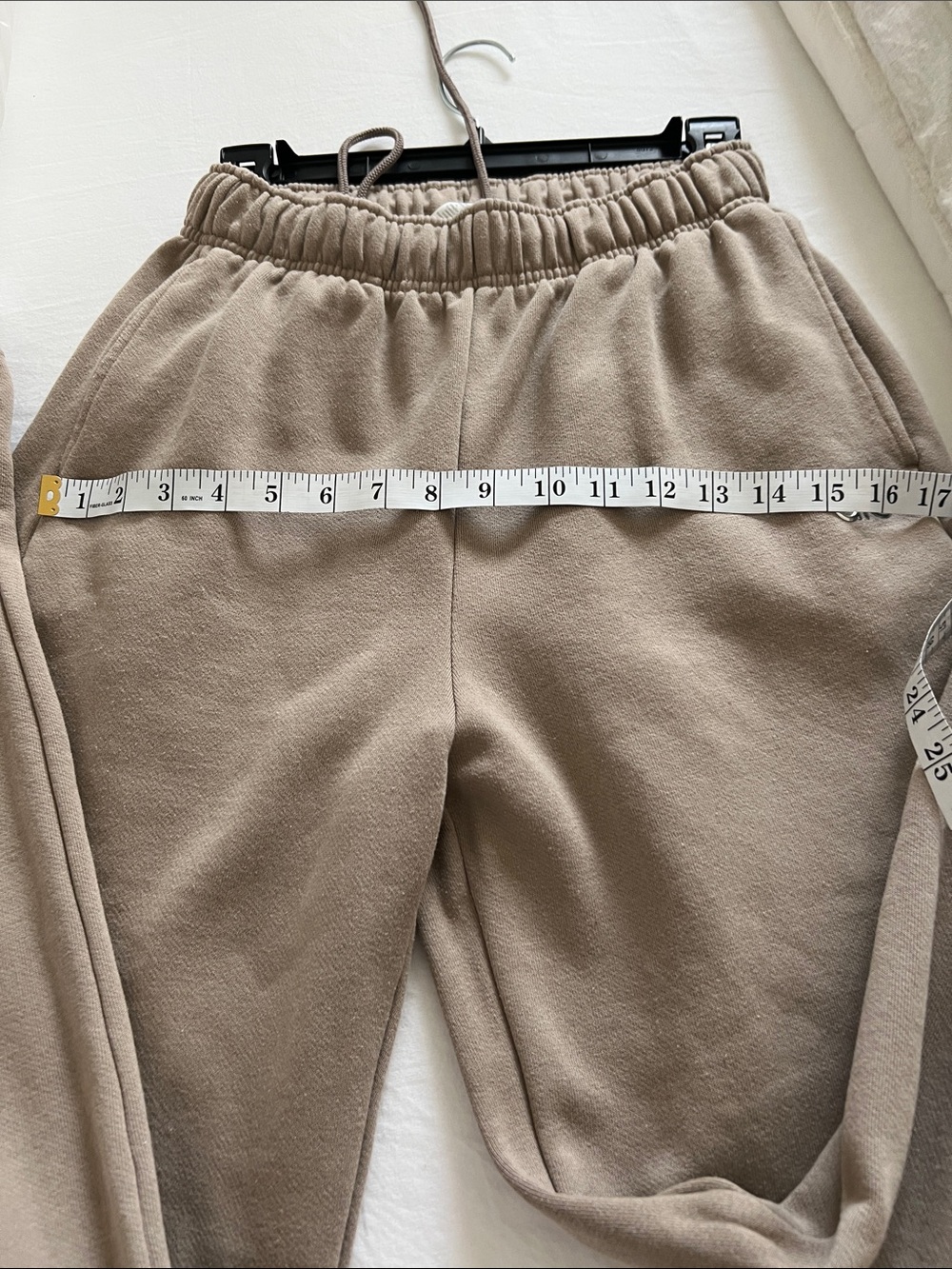 ALO Yoga Women’s Taupe Accolade straight leg Sweatpants - Relaxed Fit - Picture 6 of 8